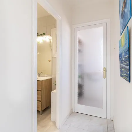 Coastal Paradise & Cozy With A 100m From The Beach!