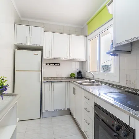 Coastal Paradise & Cozy With A 100m From The Beach!
