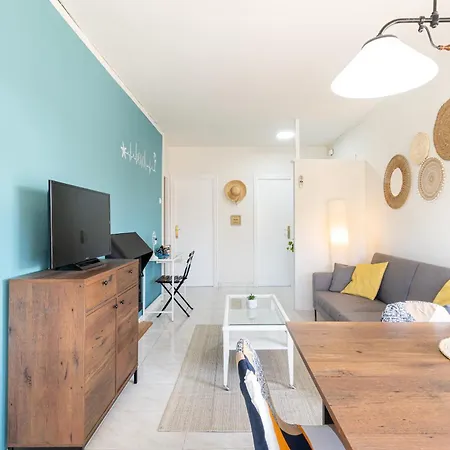 Coastal Paradise & Cozy With A 100m From The Beach!
