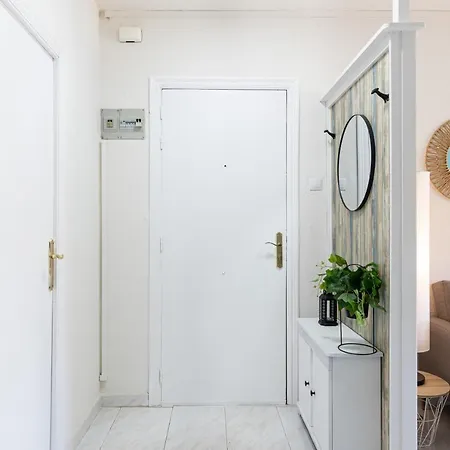 Coastal Paradise & Cozy With A 100m From The Beach! 아파트
