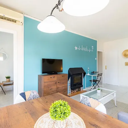 아파트 Coastal Paradise & Cozy With A 100m From The Beach! 캠브릴스